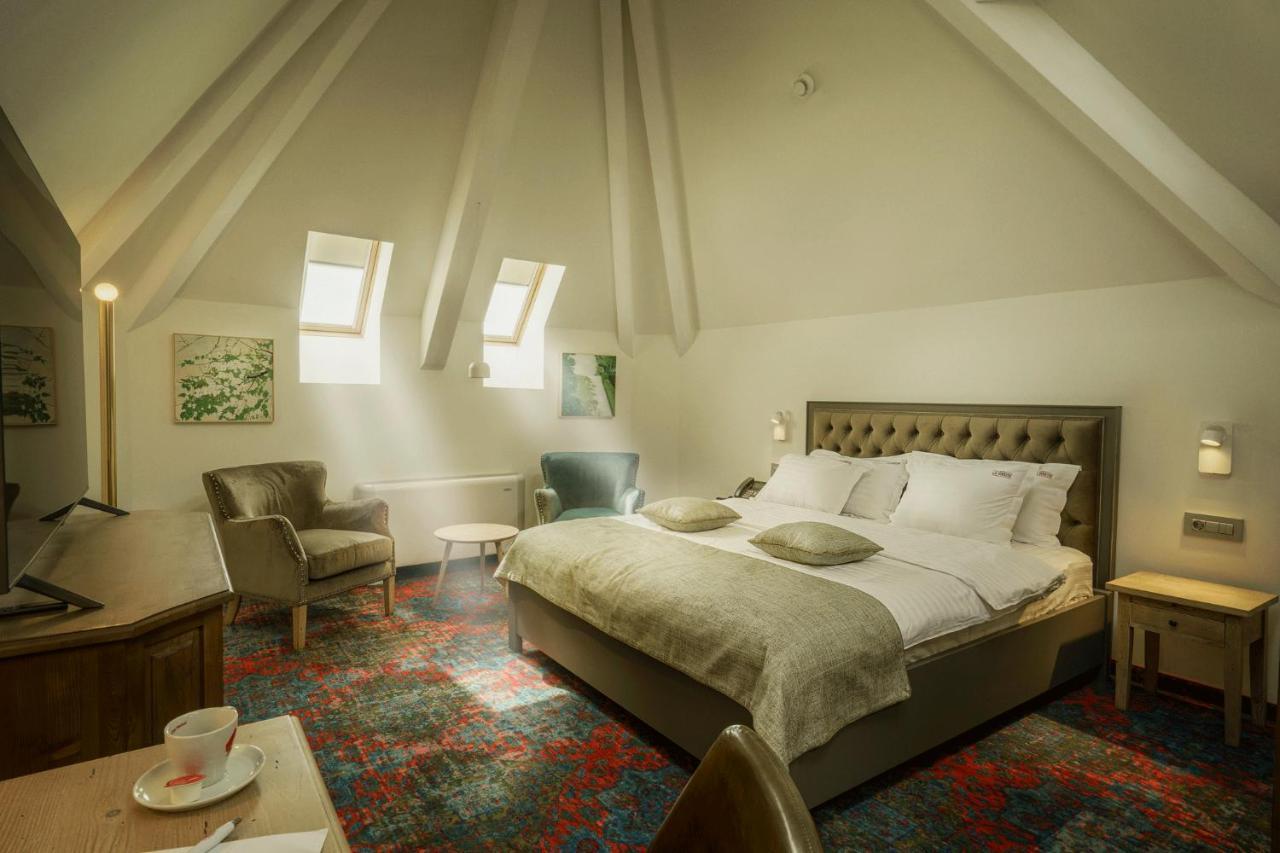 La Boheme Boutique Casa Soare Hotel Bukares Bagian luar foto