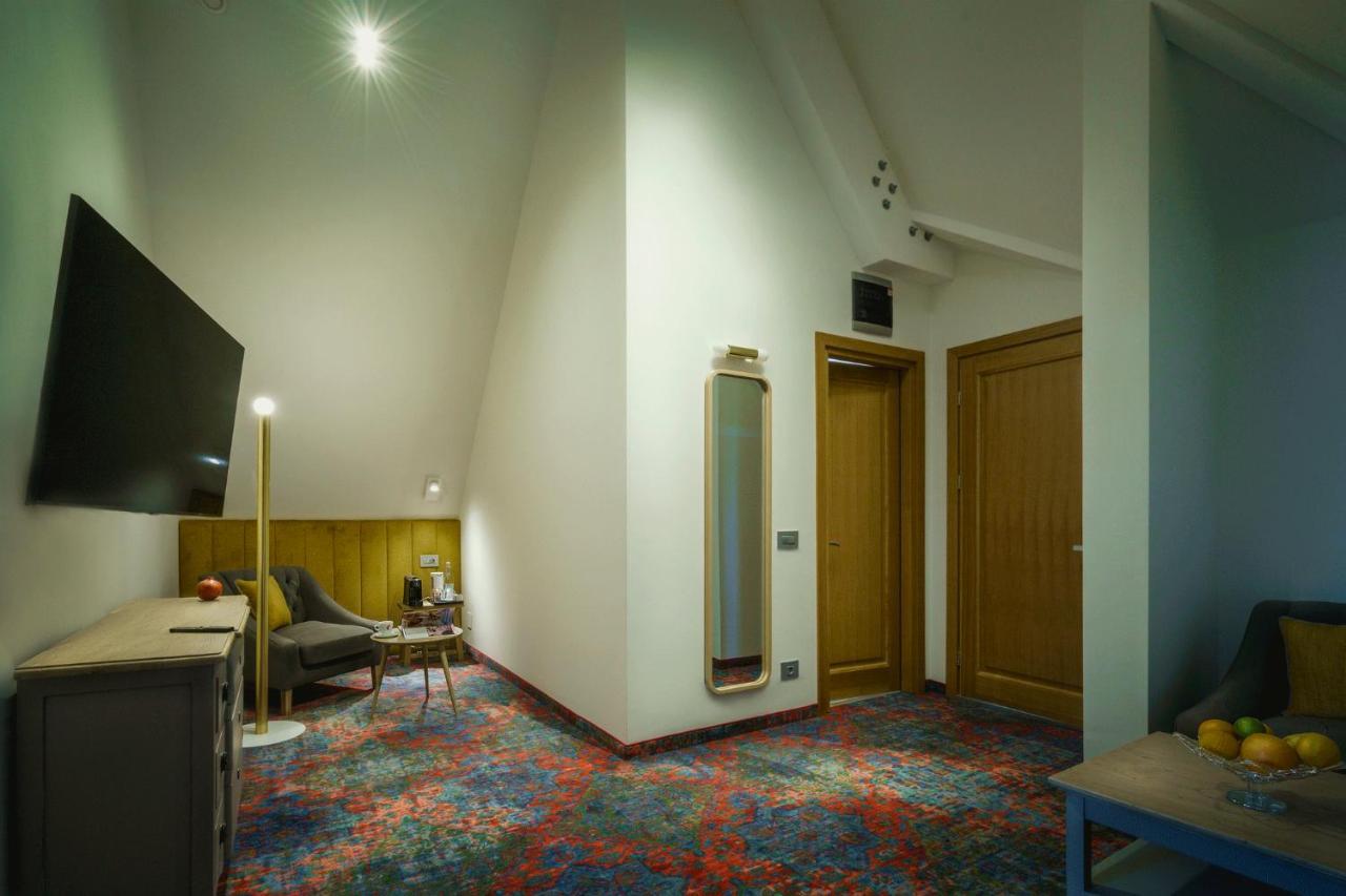 La Boheme Boutique Casa Soare Hotel Bukares Bagian luar foto