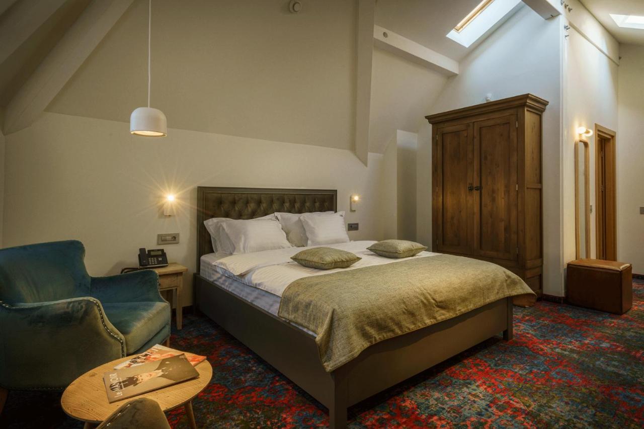 La Boheme Boutique Casa Soare Hotel Bukares Bagian luar foto