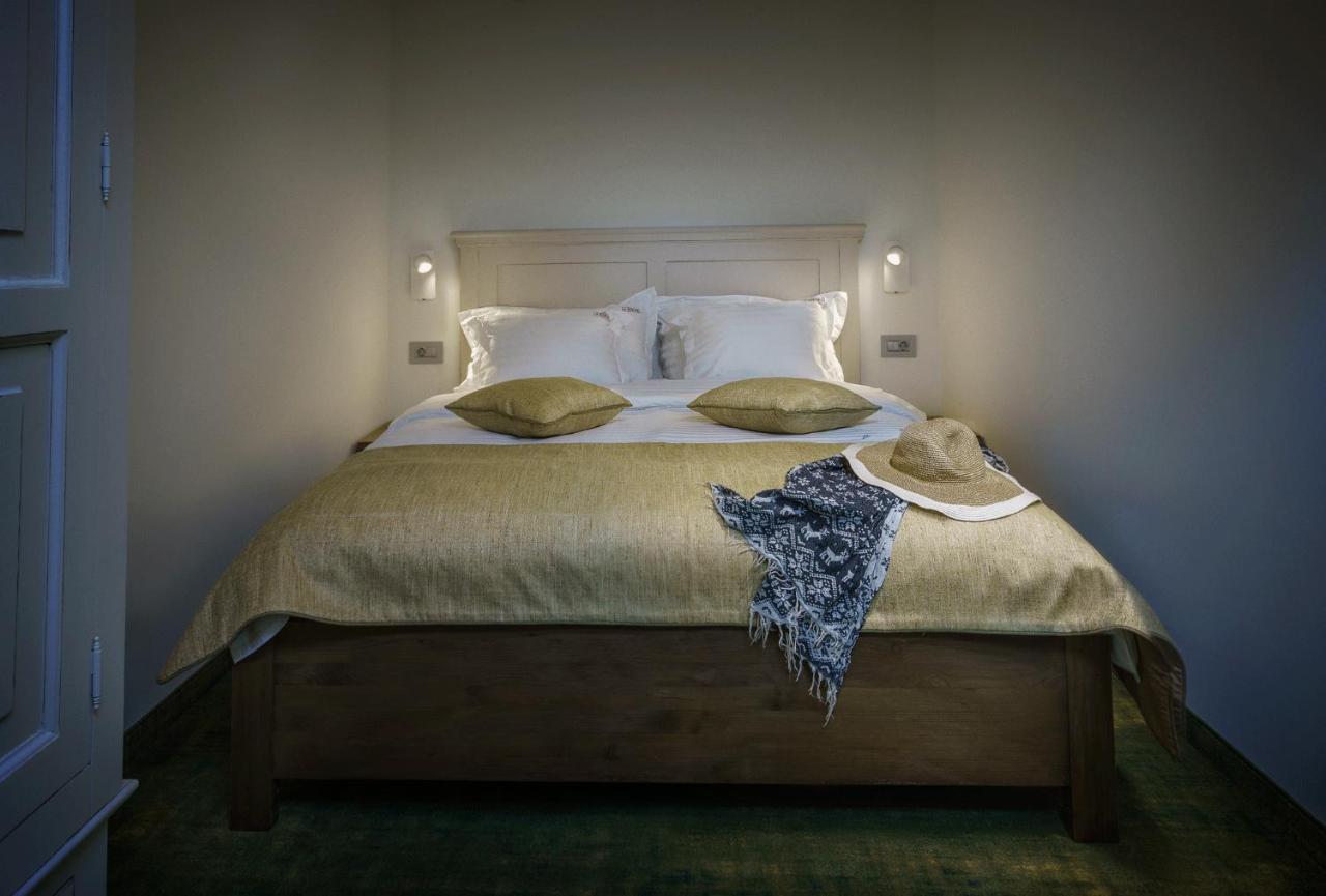 La Boheme Boutique Casa Soare Hotel Bukares Bagian luar foto