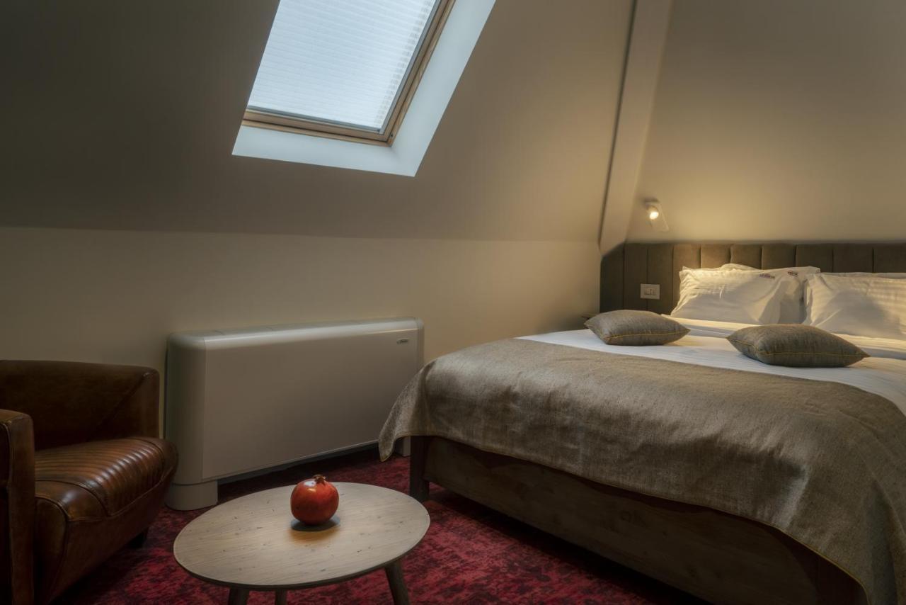 La Boheme Boutique Casa Soare Hotel Bukares Bagian luar foto